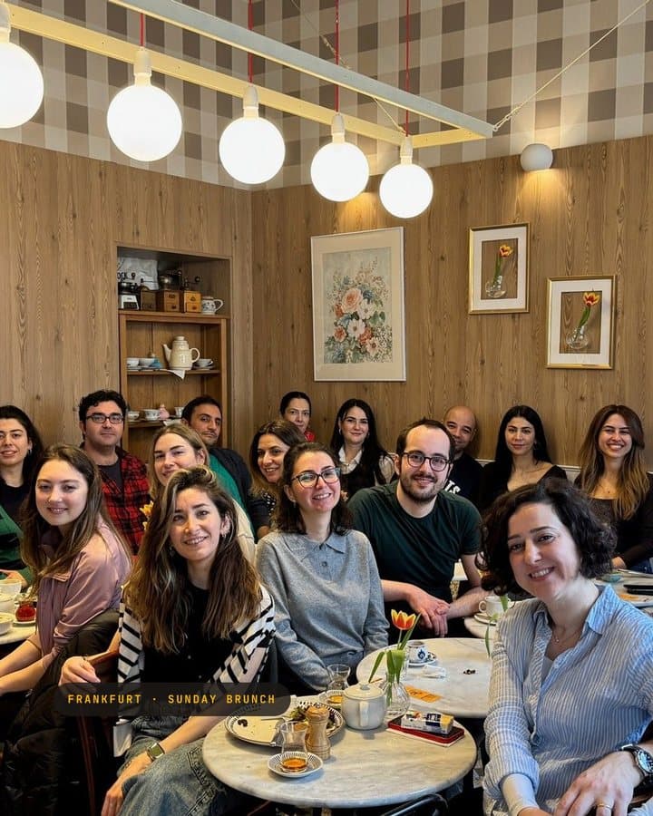 Friends meeting at a Newbee Sunday brunch